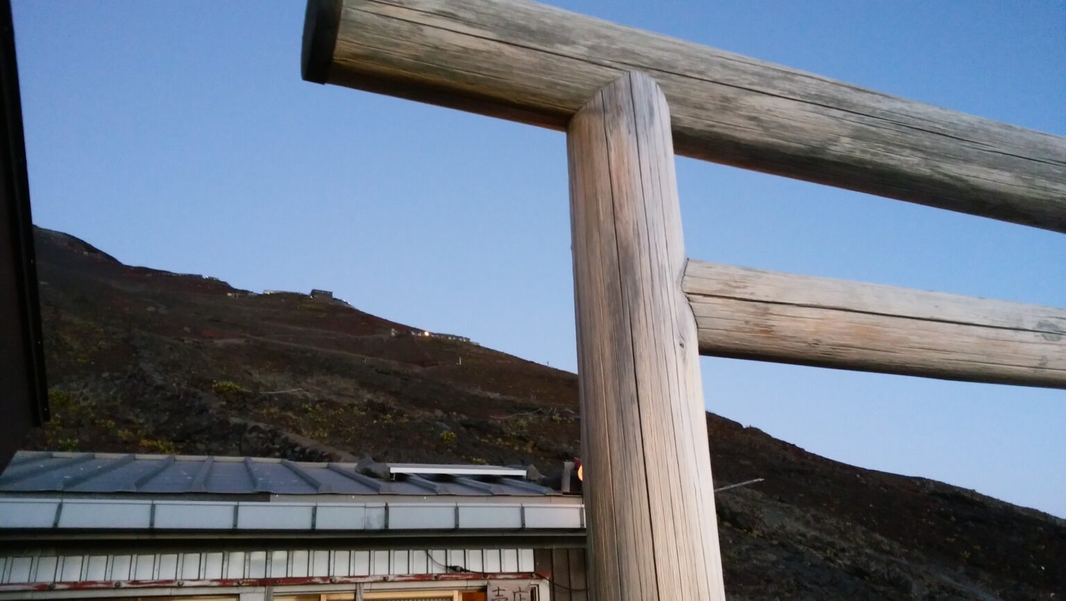 富士山登山山小屋の朝