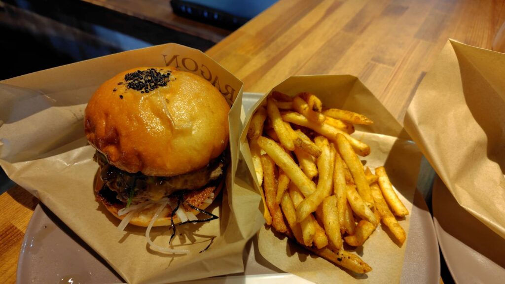 東福寺駅前のハンバーガー屋さん